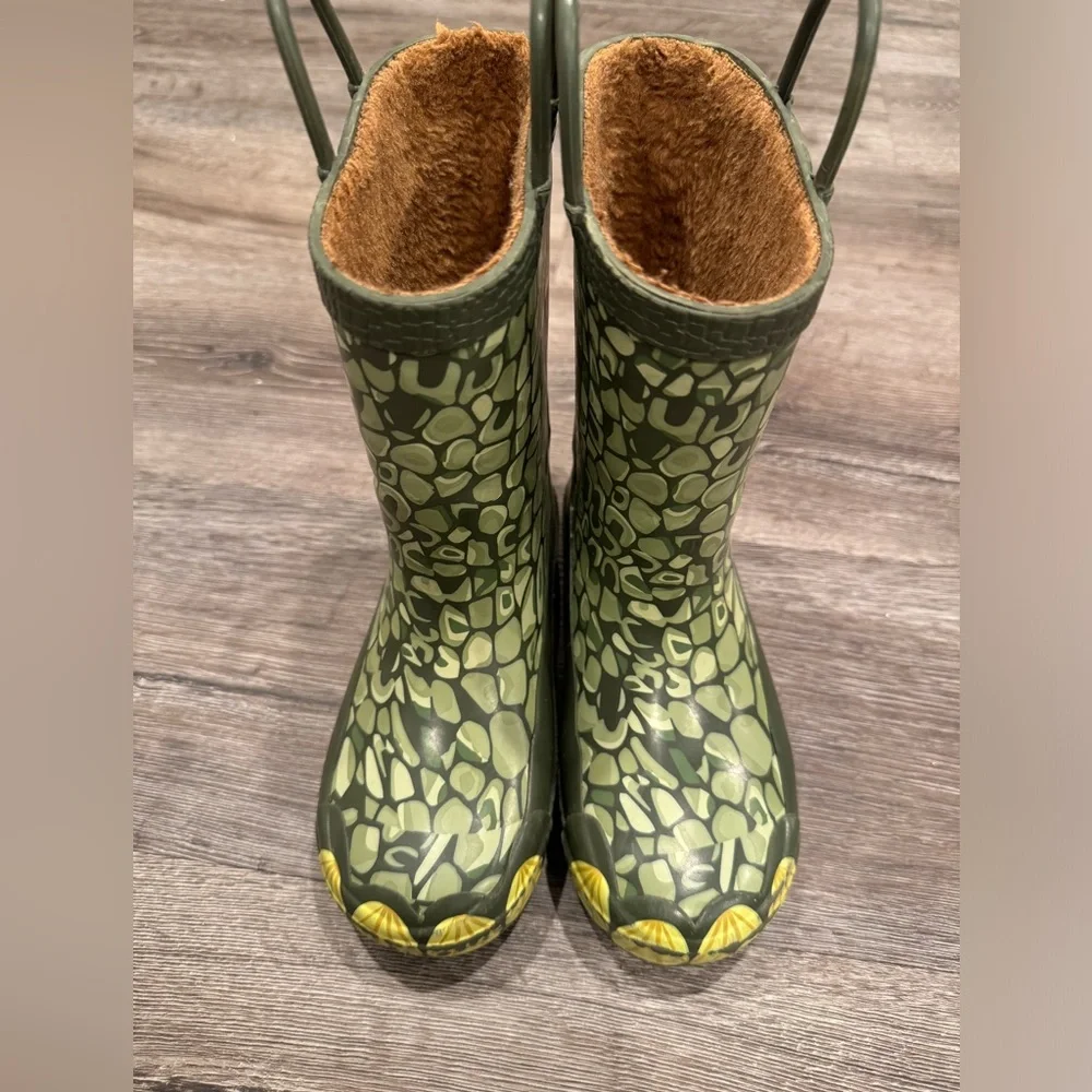 Dinosaur faux fur-lined rain boots, size 13/1